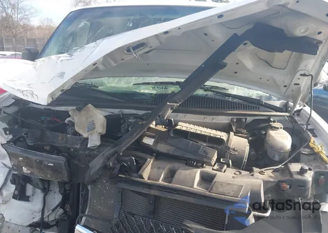 2018 Chevrolet Express 2500 Work Van z USA, uszkodzony, nr VIN 1GCWGAFG3J1909359